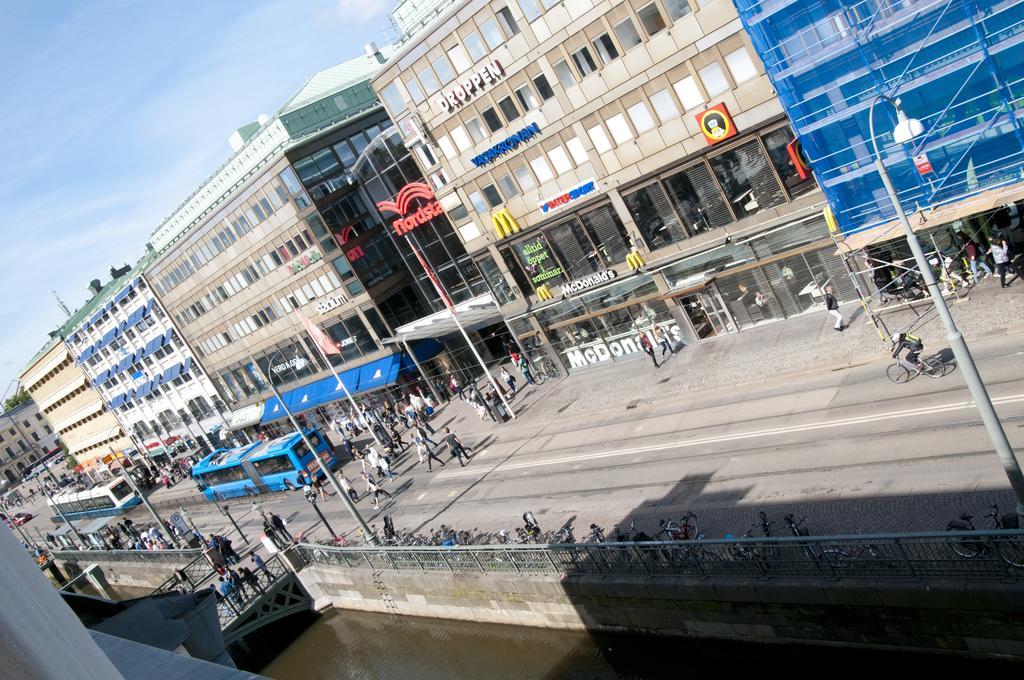 Hotel Pigalle Göteborg Dış mekan fotoğraf The main building of the shopping centre