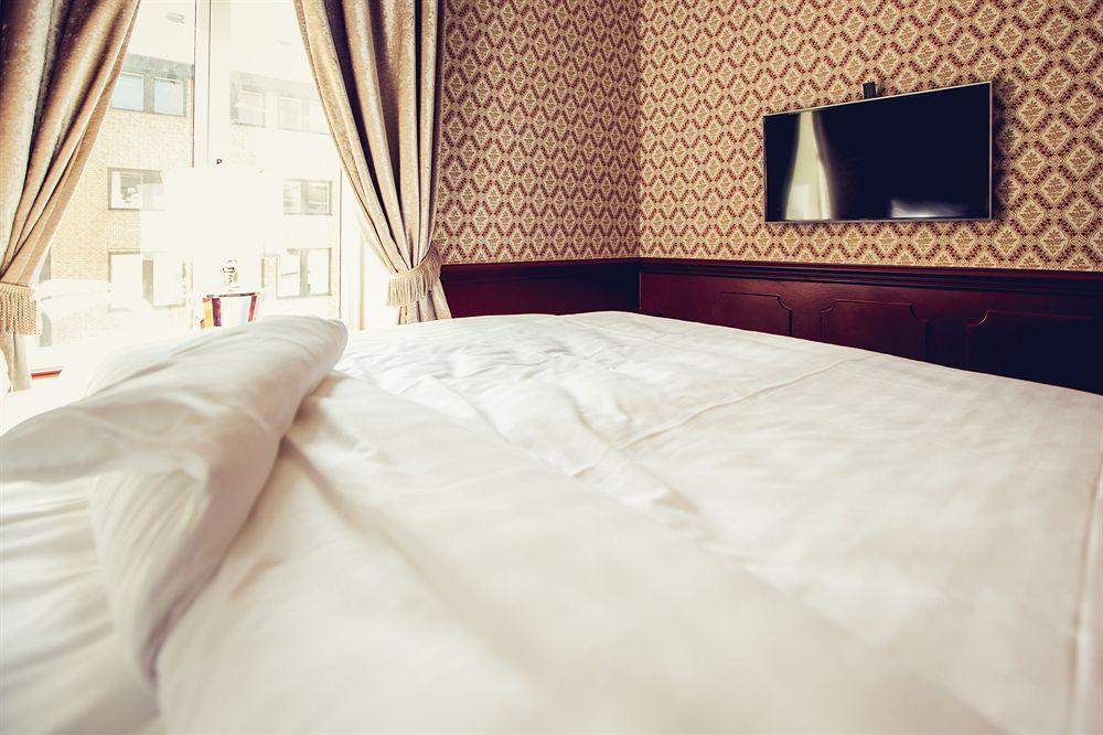 Hotel Pigalle Göteborg Dış mekan fotoğraf A bed