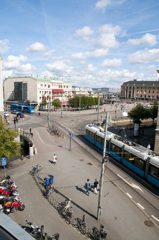 Hotel Pigalle Göteborg Dış mekan fotoğraf The tram at Gothenburg bus station